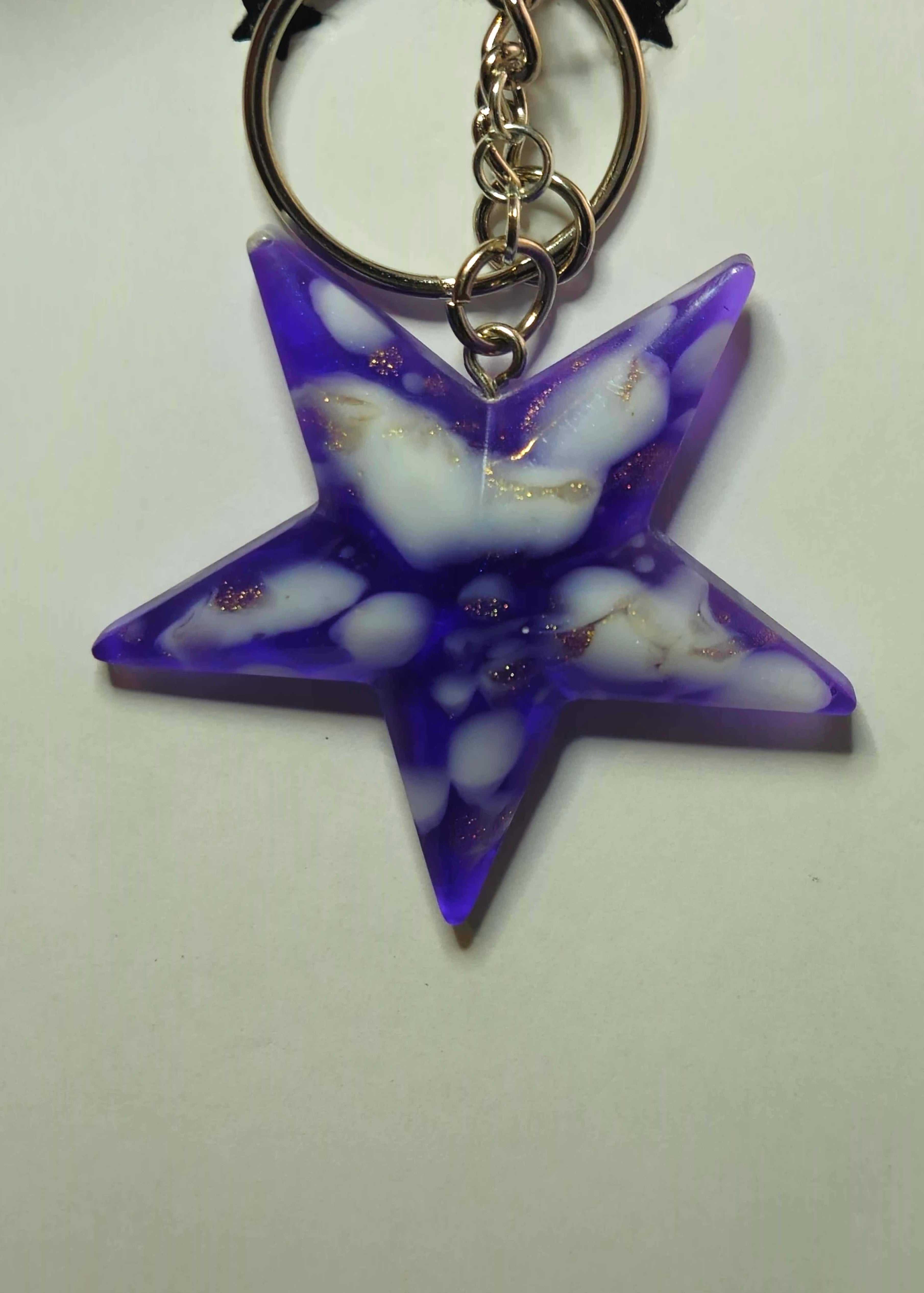 Star-shaped zodiac keychain for Sagittarius in purple and white